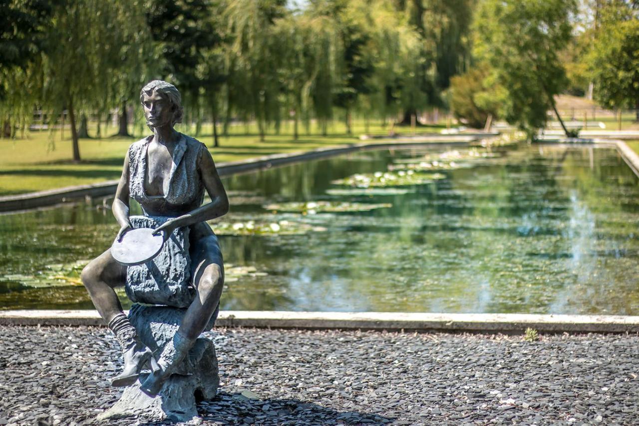ホテル Les Jardins De Josephine - Le Manoir エヴルー エクステリア 写真